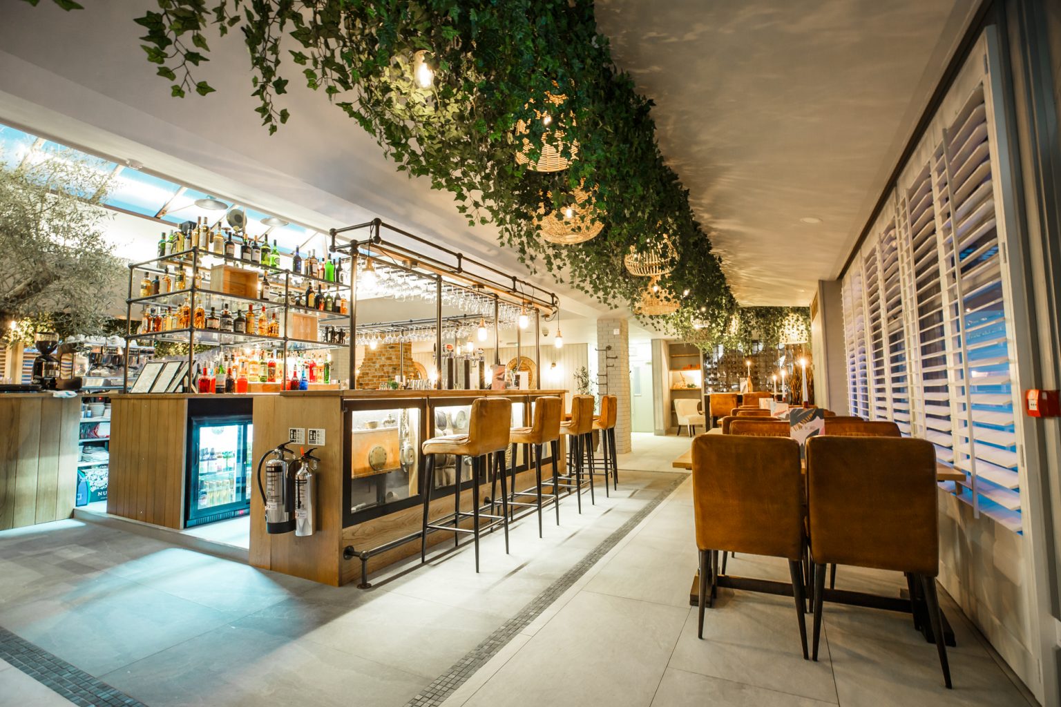 Hotel Peninsula Bar & Restaurant Guernsey | Ideally situated on a sandy ...